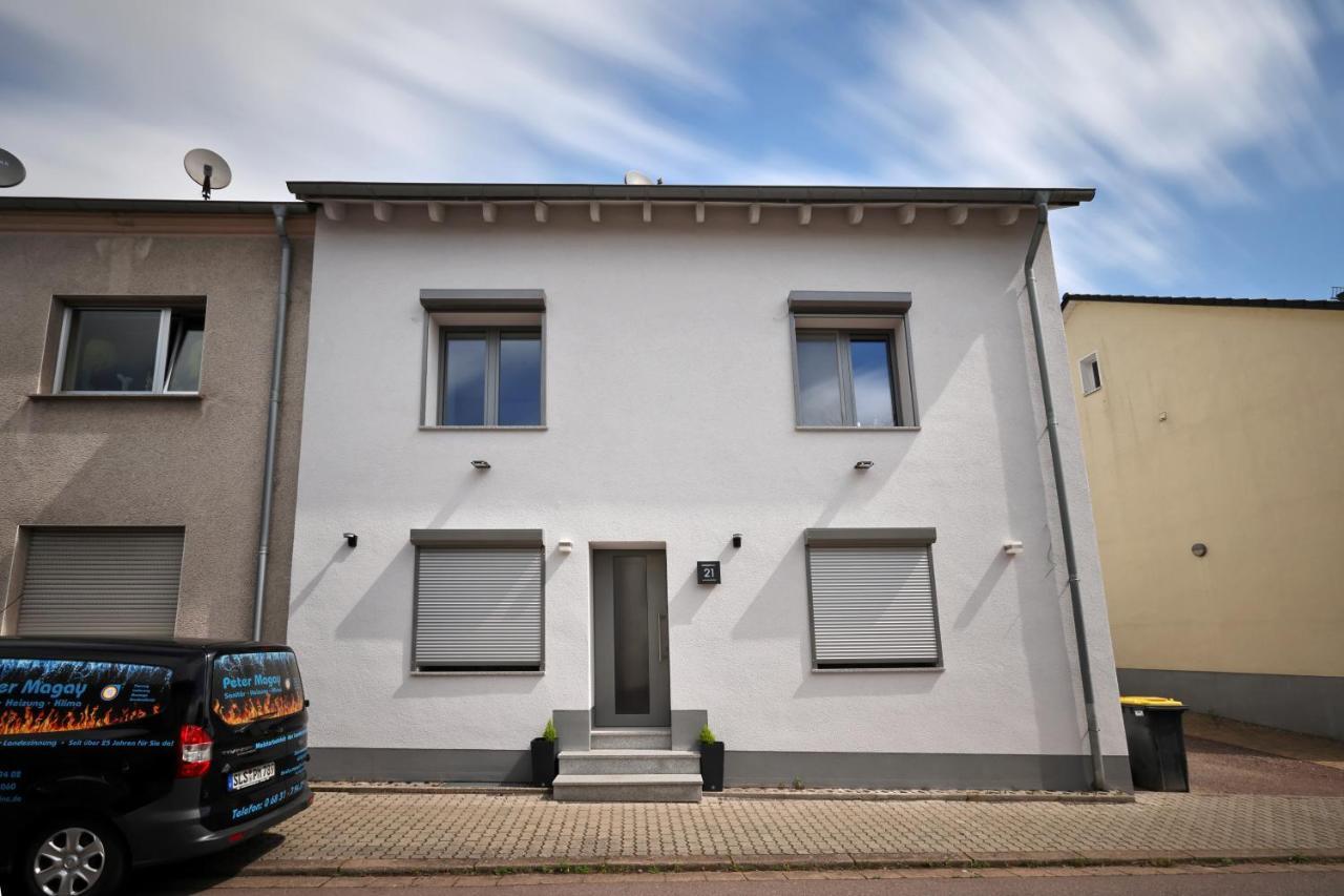 Modern Und Neu, Top Ausstattung Mit Kaffeevollautomat, 2X Netflix-Tv, Lueftungsanlage, Geschirrspueler Wallerfangen Bagian luar foto
