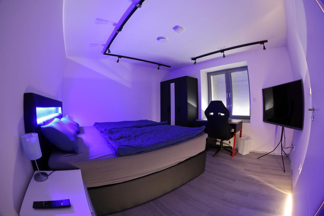 Modern Und Neu, Top Ausstattung Mit Kaffeevollautomat, 2X Netflix-Tv, Lueftungsanlage, Geschirrspueler Wallerfangen Bagian luar foto